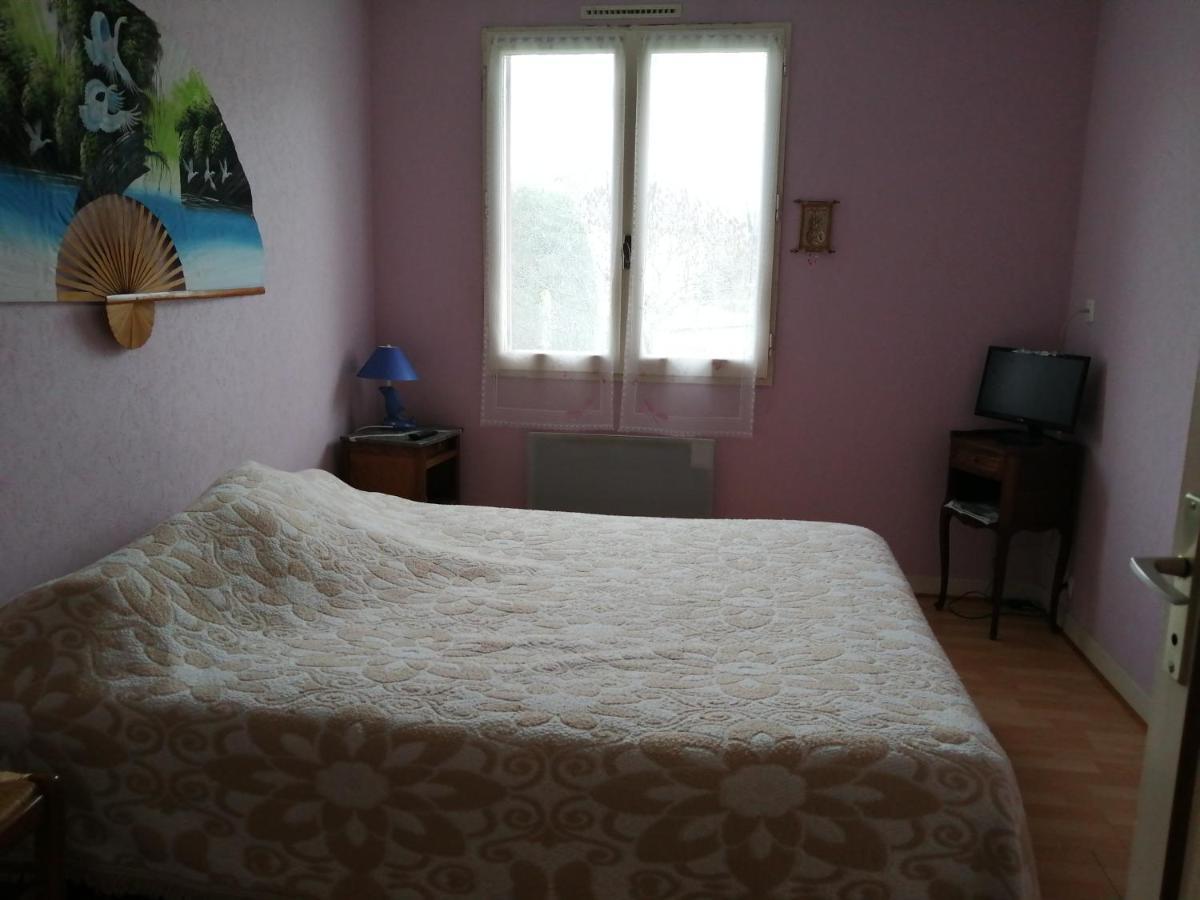 Bed and Breakfast La Pomponnette Bouresse Exterior foto